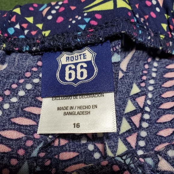 Geometric Pattern Shorts - Picture 3 of 4